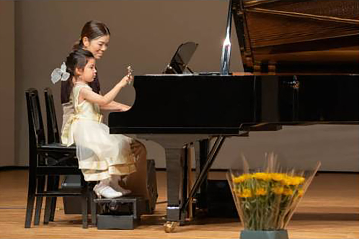 親子ピアノ発表会風景